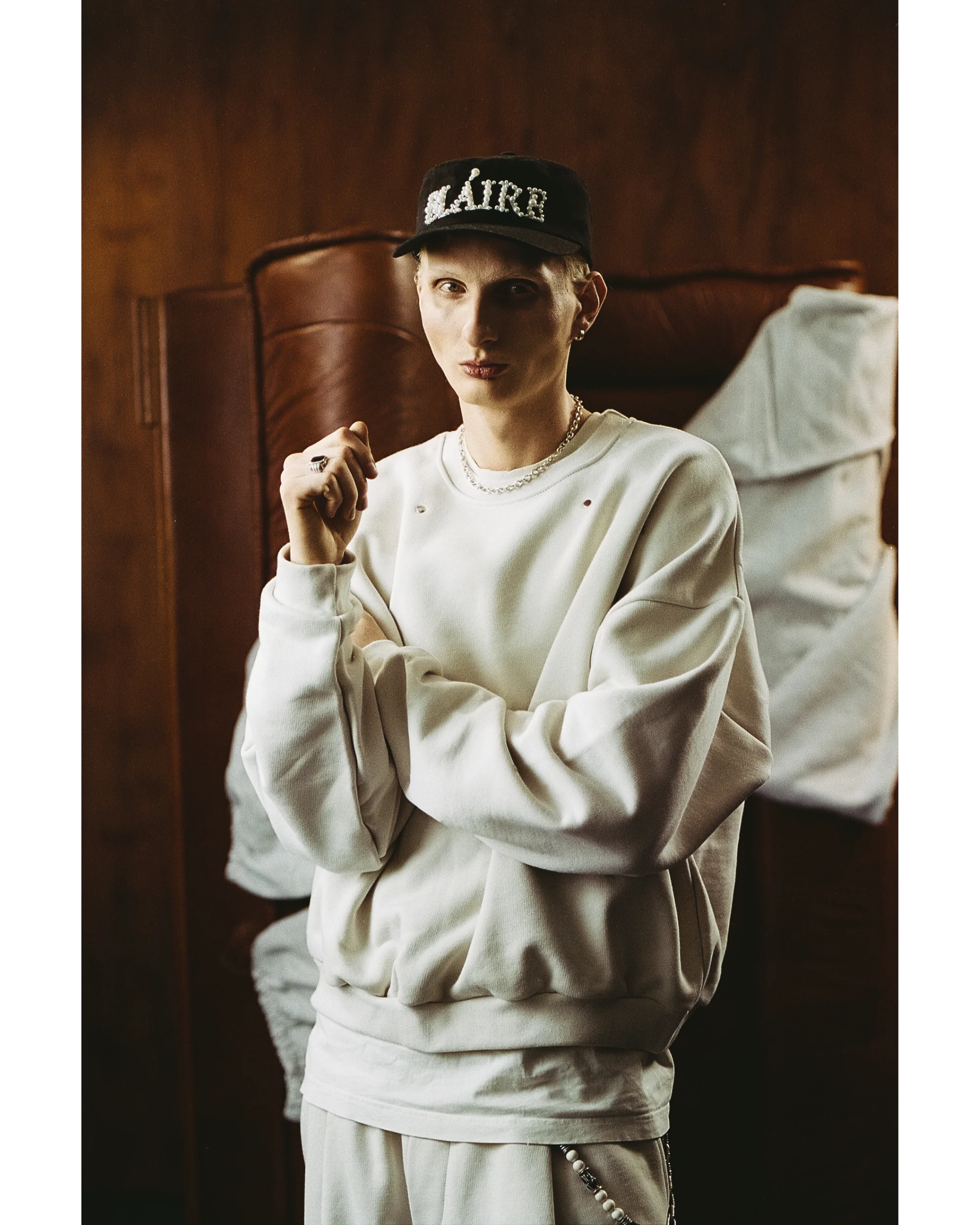EVERGREEN LOOSE METAL RIVET CREWNECK - Image 4