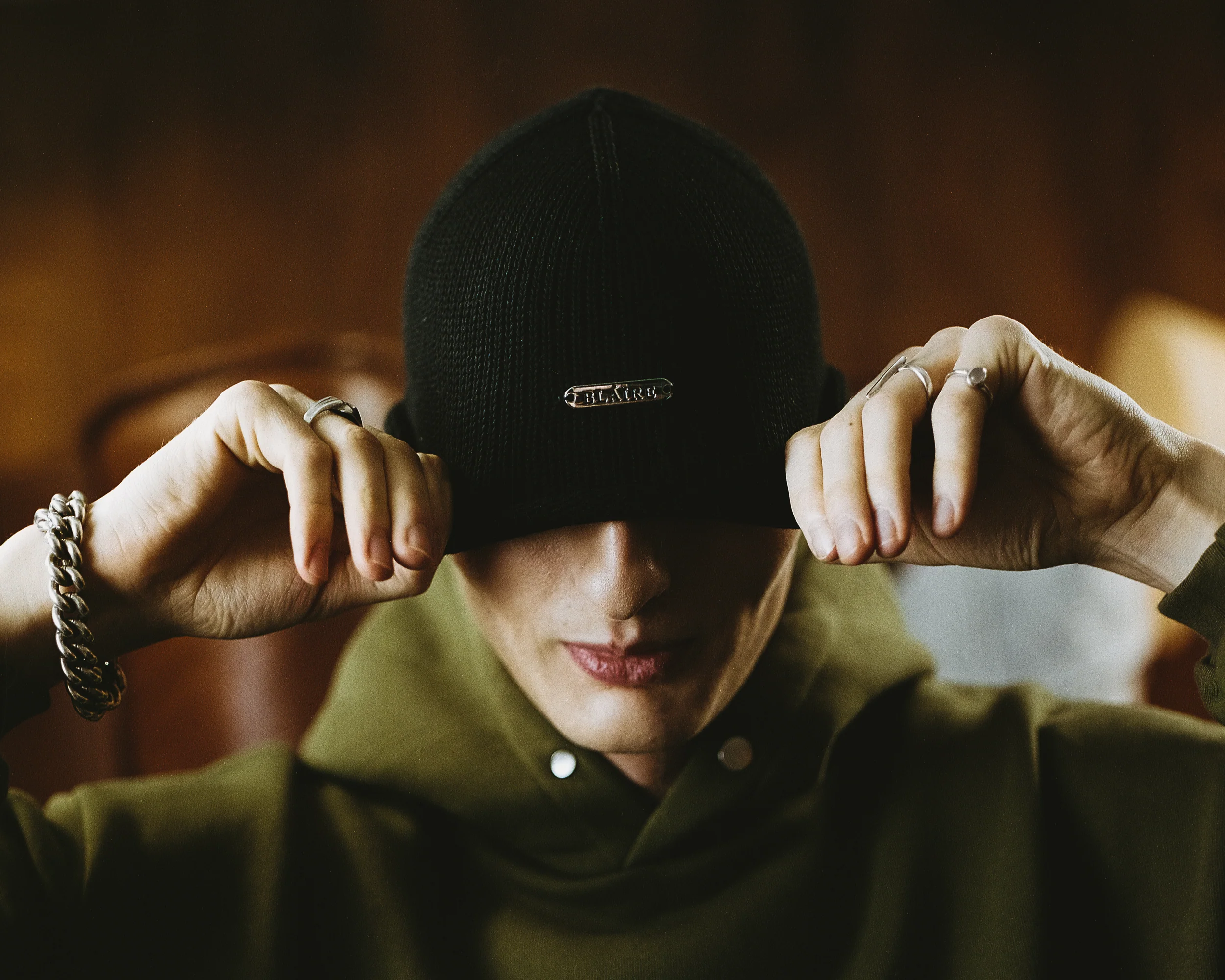 TRIMMED WOVEN BEANIE - Image 6